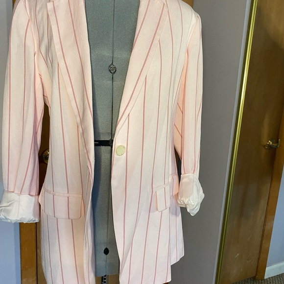 Blazer - Picture 4 of 8